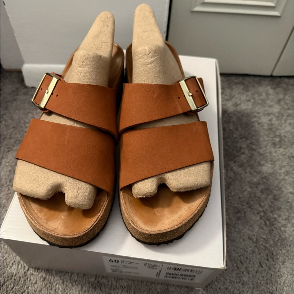 Gently Used Birkenstock Tan Leather Sandals
